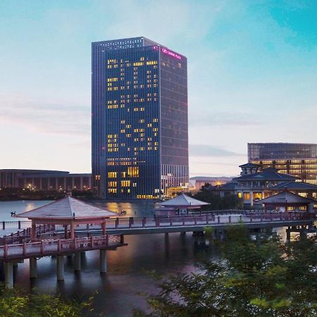 Crowne Plaza Tianjin Meijiangnan, an IHG Hotel Bagian luar foto