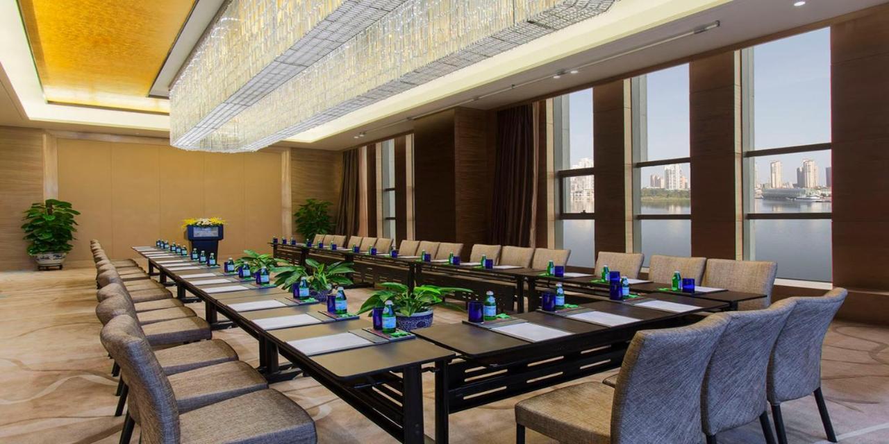 Crowne Plaza Tianjin Meijiangnan, an IHG Hotel Bagian luar foto