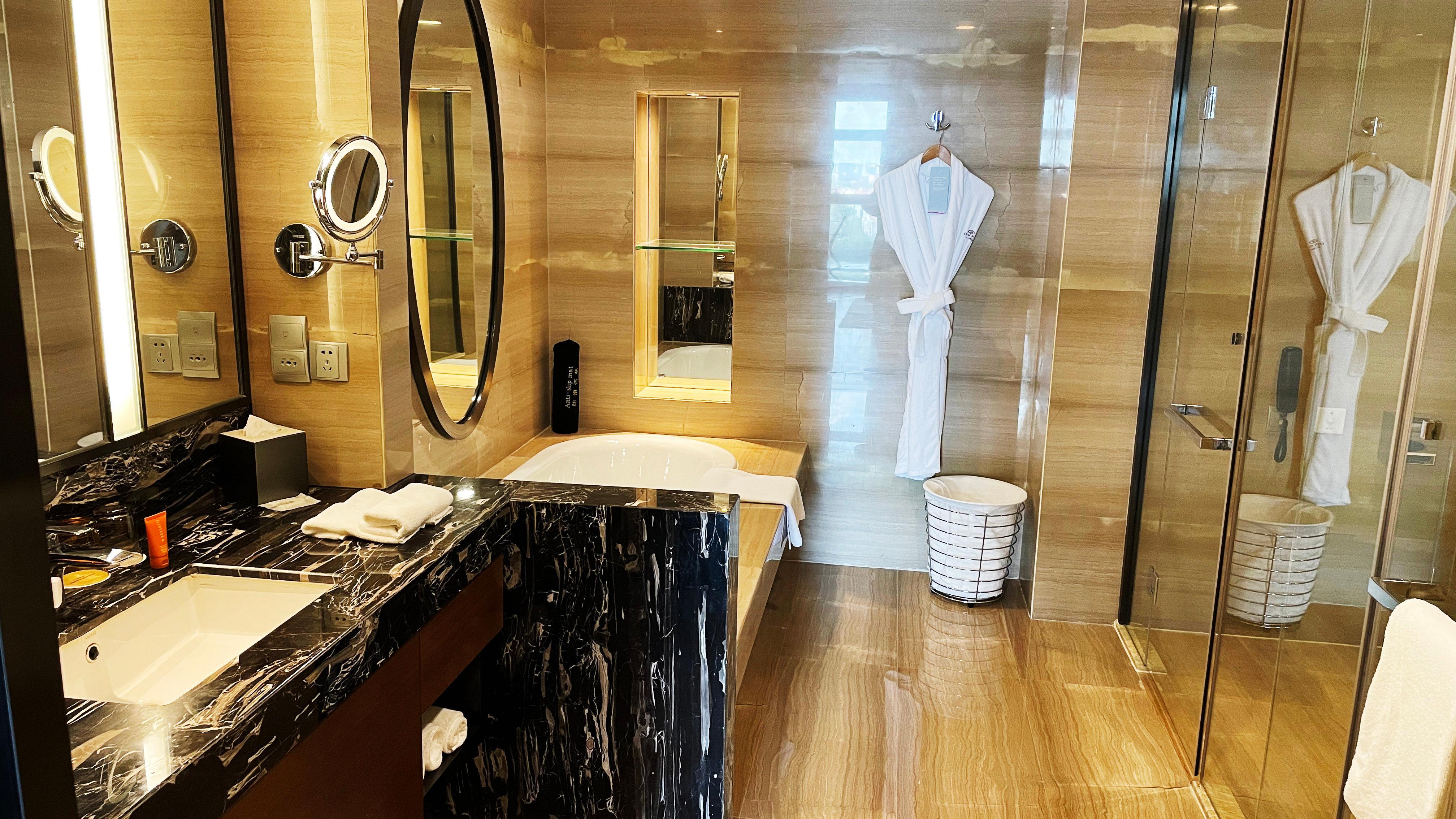 Crowne Plaza Tianjin Meijiangnan, an IHG Hotel Bagian luar foto