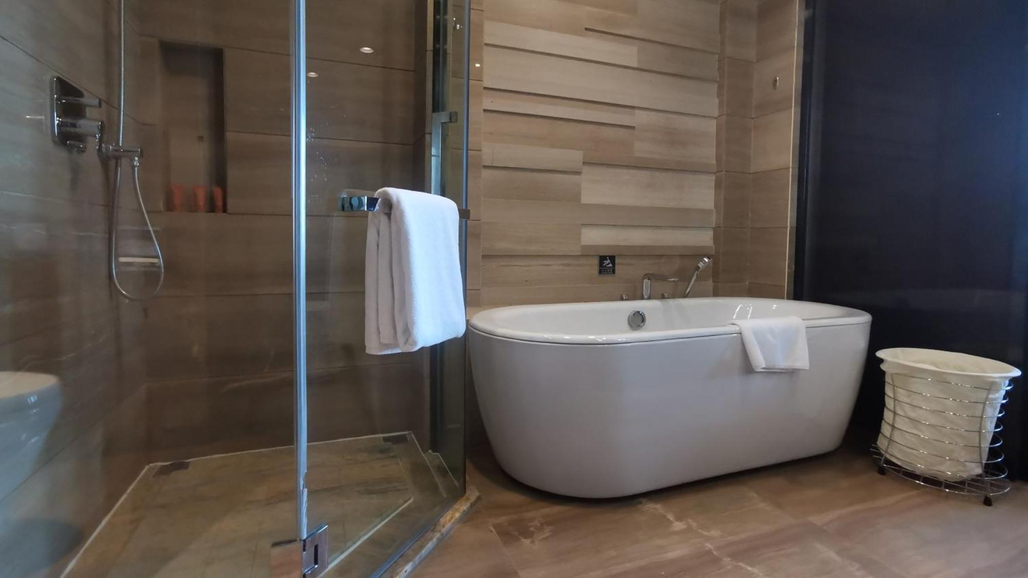 Crowne Plaza Tianjin Meijiangnan, an IHG Hotel Bagian luar foto